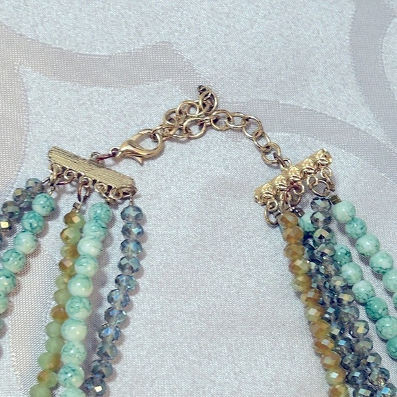 Multi strand green bead and gold necklace. Excellent condition. - Picture 4 of 5